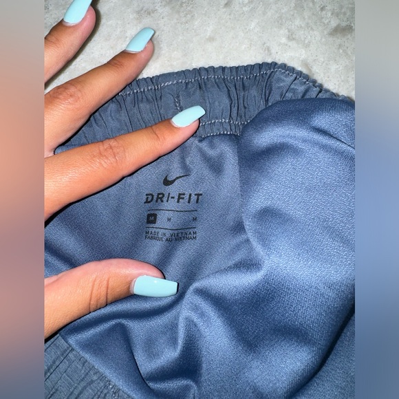 Nike Dri-Fit. Size Medium - Picture 3 of 4